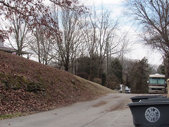 4th image of 709 Hermitage Ln