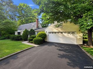 783 Sunset Ter, Franklin Lakes, NJ 07417