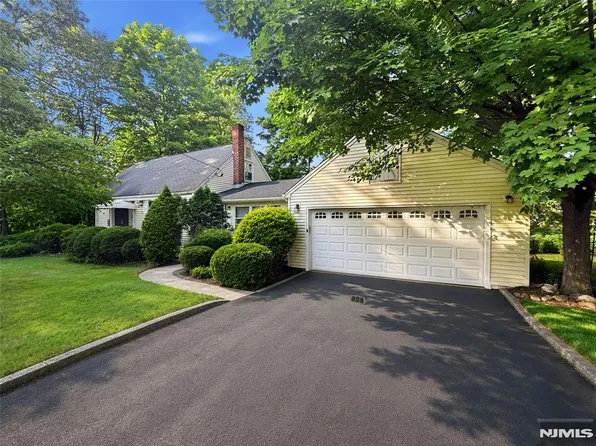 783 Sunset Ter, Franklin Lakes, NJ 07417
