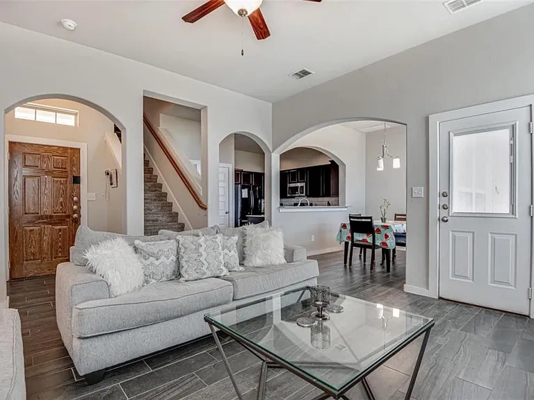 137 Lakeview Ct — Photo 12