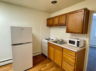 9 1/2 9th, Fargo, ND 58103