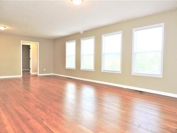 5th image of 319 Grandview St