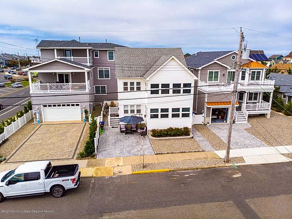 2nd image of 50 8th Ave