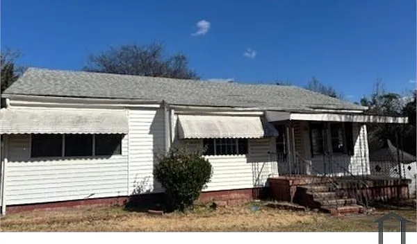 1800 Holbrook Ave — Photo 1