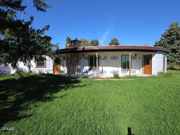 133 Adamsen Dr, Grafton, ND 58237