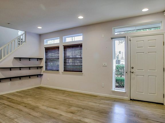 3rd image of 305 Bautista Pl #1
