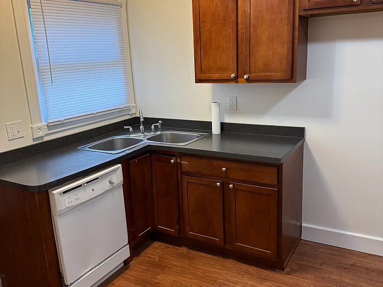 1438 Vassar Dr — Photo 5