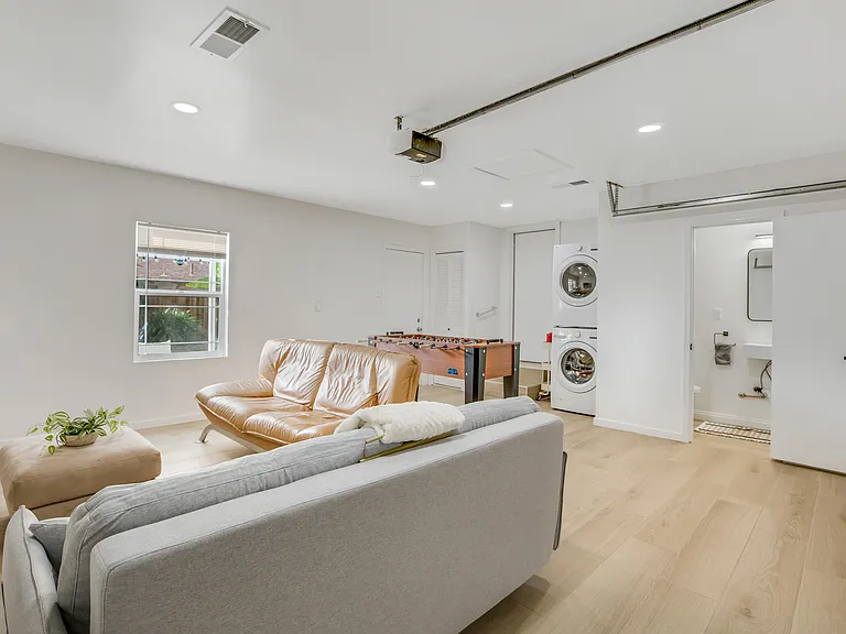 533 N Cerritos Ave — Photo 43