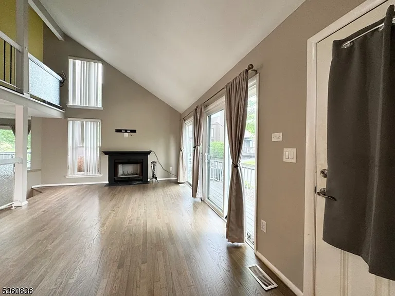 3311 Bloomingdale Dr — Photo 4