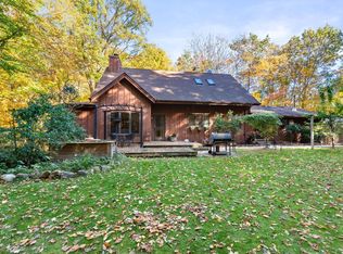 W4885 Valley Heights Dr, Fredonia, WI 53021