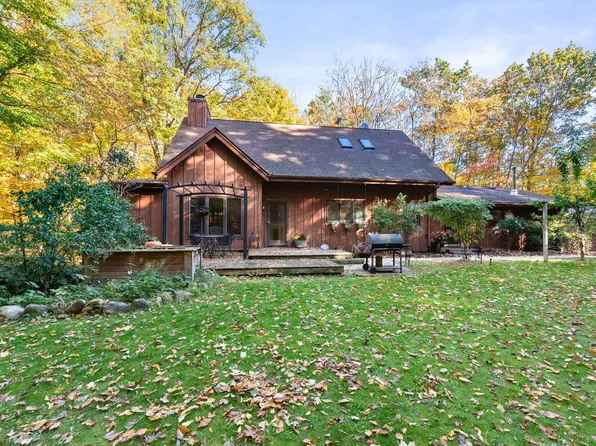 W4885 Valley Heights DRIVE, Fredonia, WI 53021