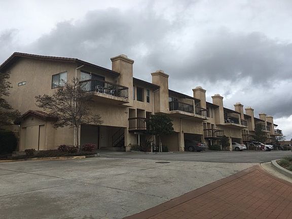 3rd image of 865 Warwick Ave