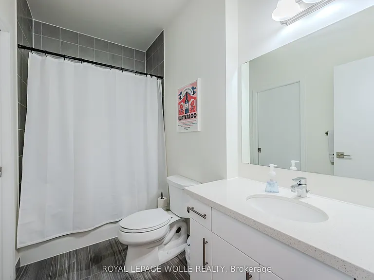 690 King St W #610 — Photo 4
