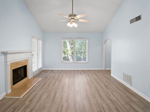 5th image of 304 Peachtree Forest Dr