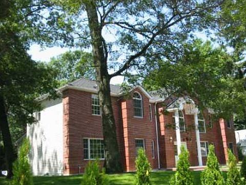 2nd image of 208 Parkway Dr