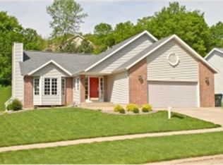 2002 Fox Valley Dr SW, Rochester, MN 55902