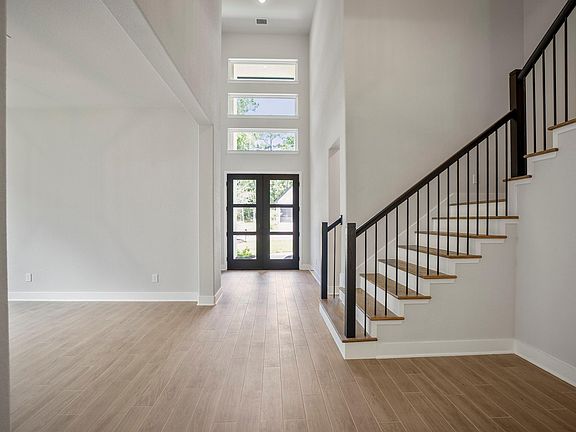 5th image of 215 Lilac Tree Ct