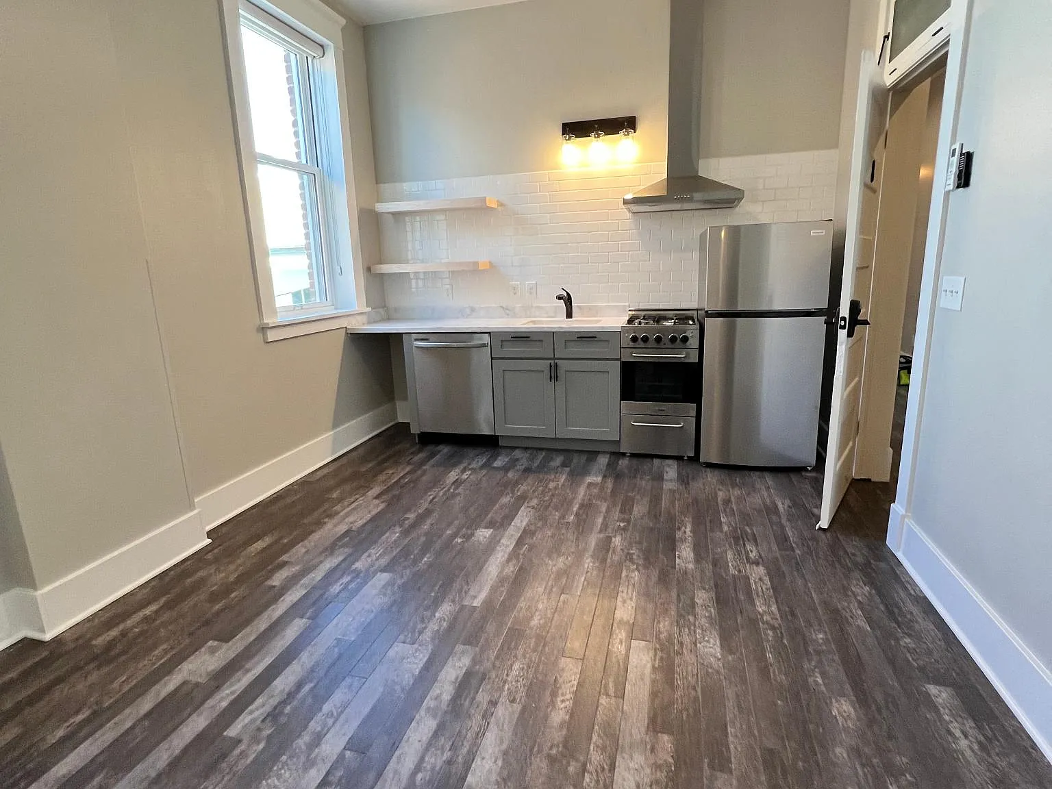 1 bed, 317 sqft, $1,335 — Photo 2
