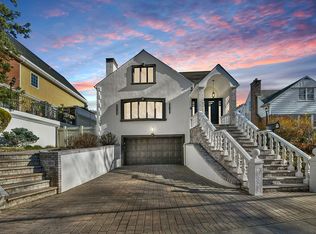 8535 Midland Pkwy, Jamaica, NY 11432