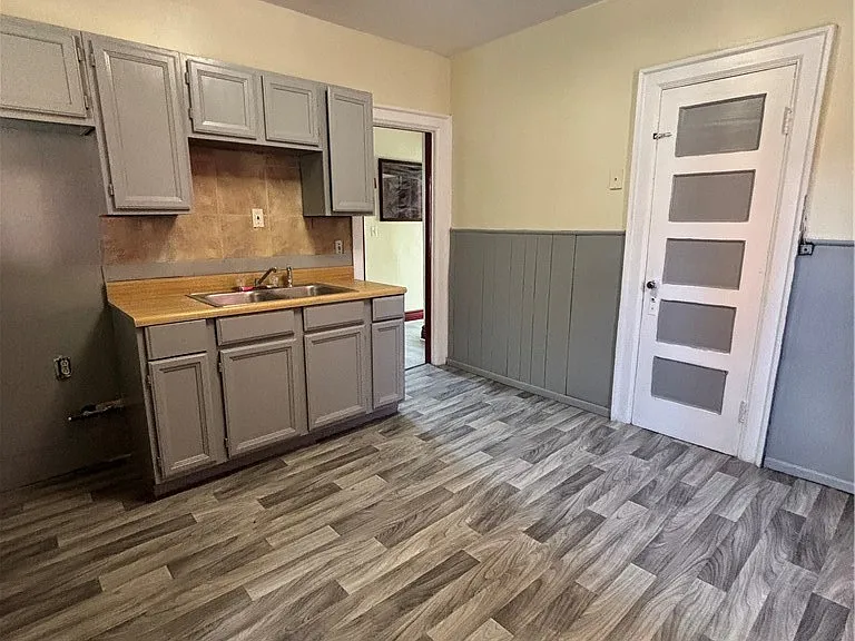 215 Ludington St #2 — Photo 8