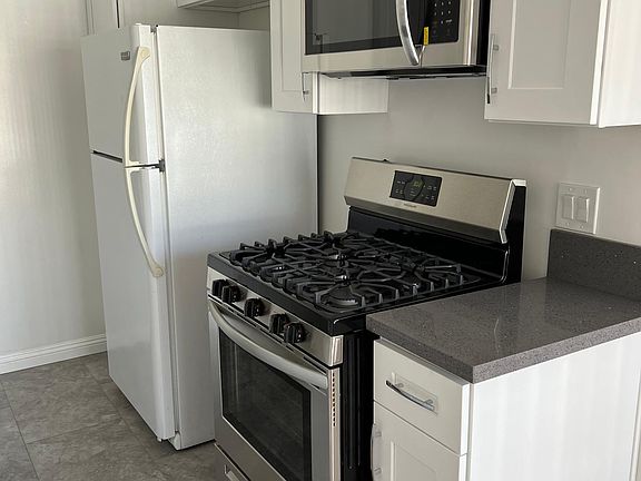 5th image of 540 San Vicente Blvd #5