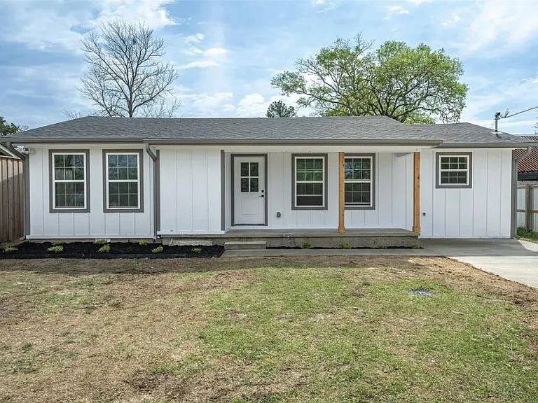 304 N Main St — Photo 1
