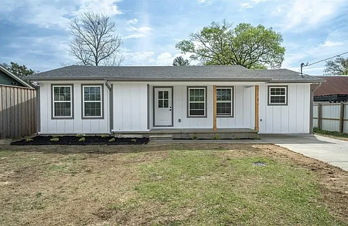 304 N Main St Photo 1