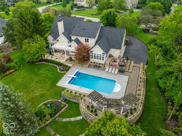 2 Stone Wall Ln, Zionsville, IN 46077