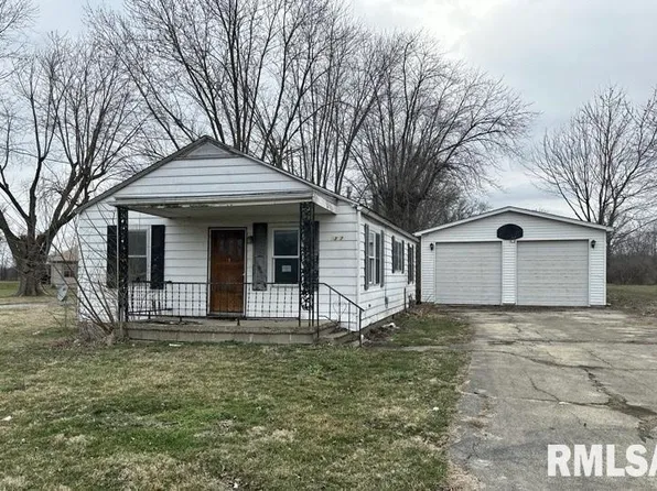 1327 S College St, Salem, IL 62881