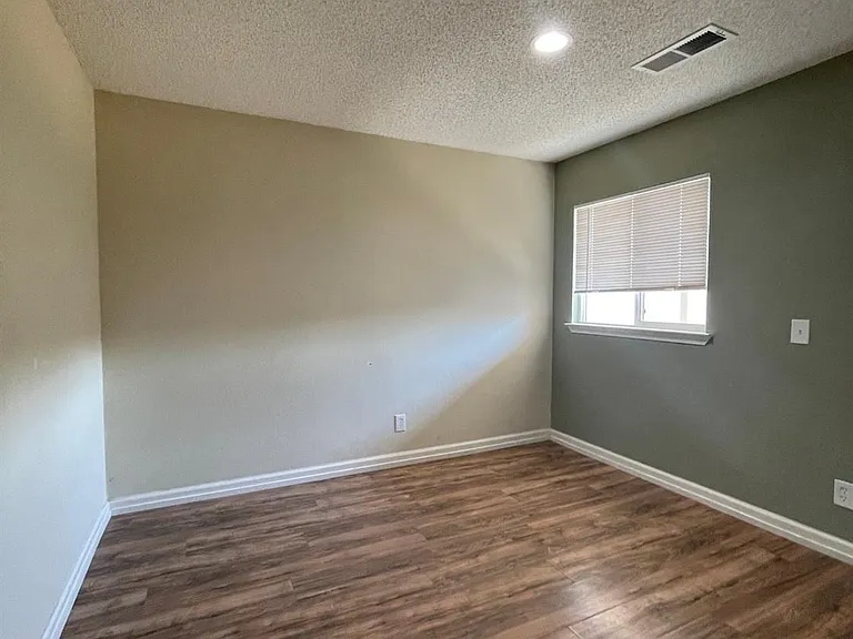 S Coalinga St — Photo 10