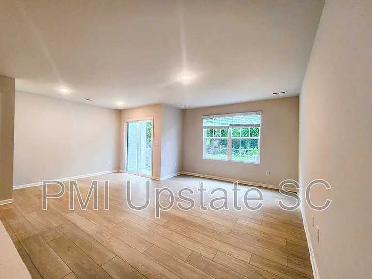 810 Sandbach Rd — Photo 7