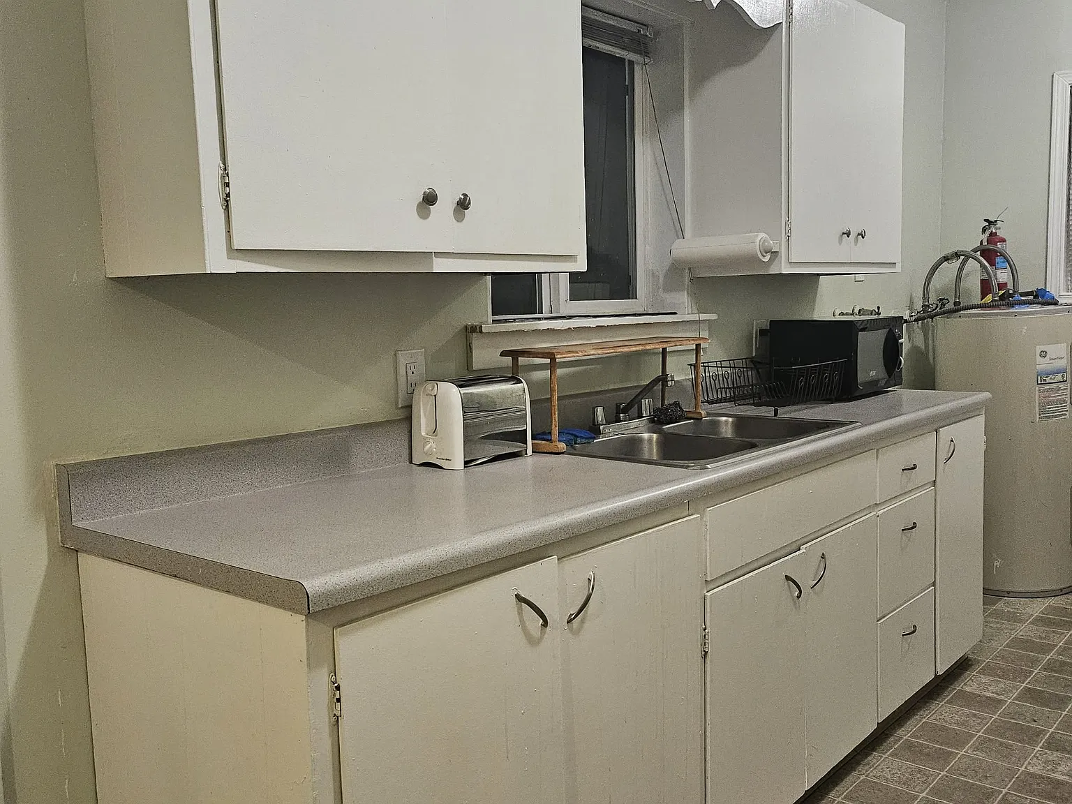 2 bed, 590 sqft, $2,000 — Photo 2