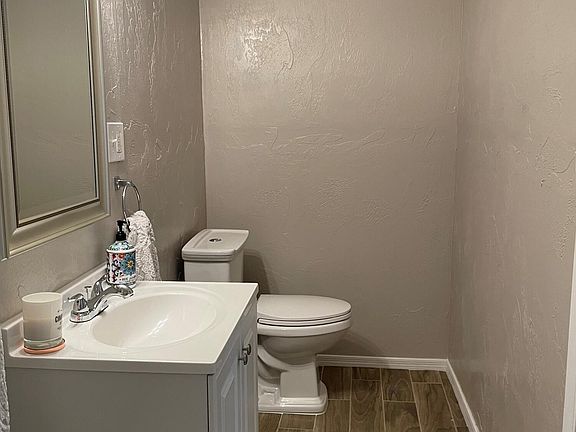 4th image of 1620 S Santa Rita Ave