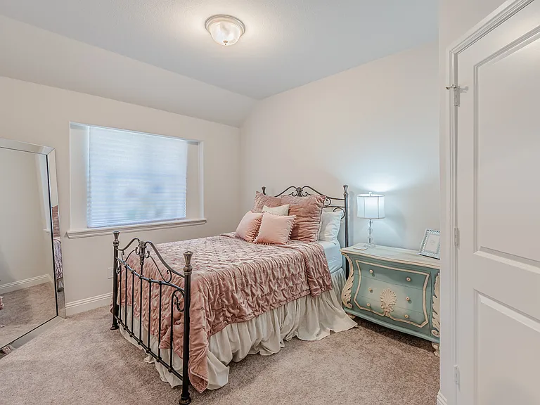 227 Hawthorn Dr — Photo 16