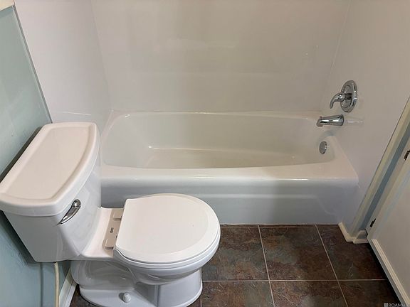 4th image of 842 E Northern Ave