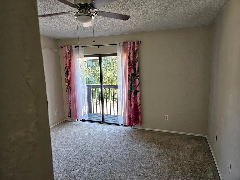 92nd Pl N — Photo 14