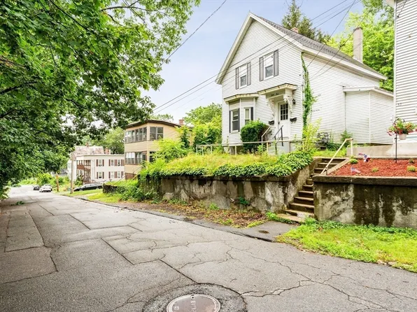 55 Smith St, Fitchburg, MA 01420