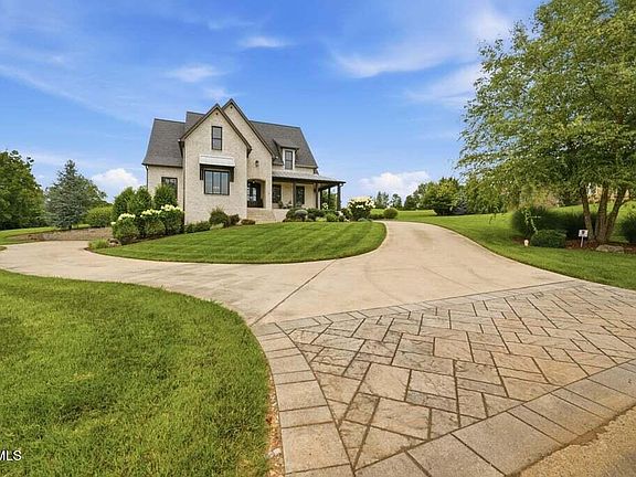 2nd image of 123 Forest Ln N