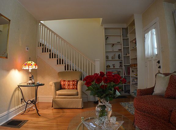 3rd image of 835 S Wesley Ave