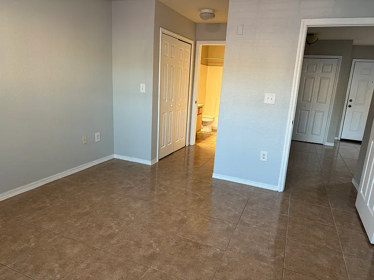 5463 Vineland Rd #5105 — Photo 11