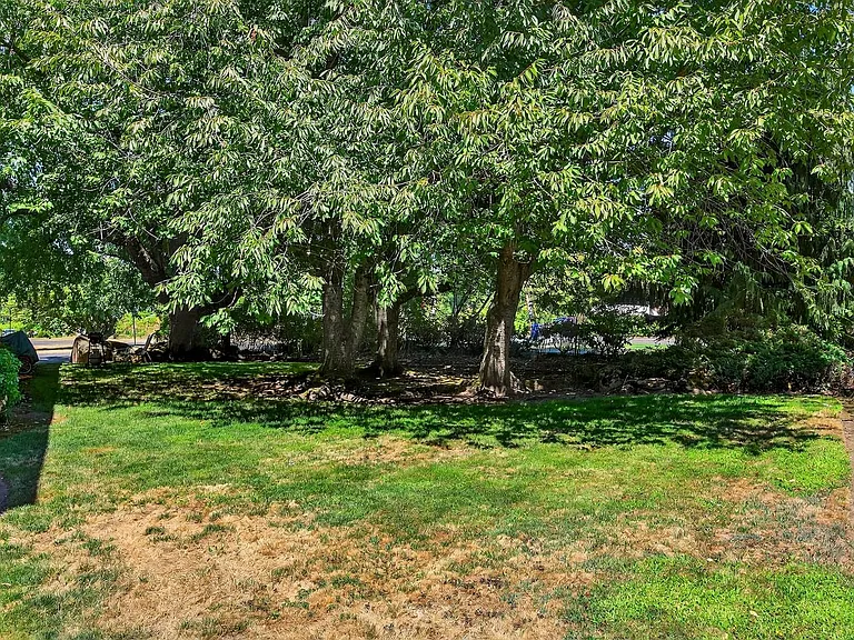 230 Lincoln St — Photo 25
