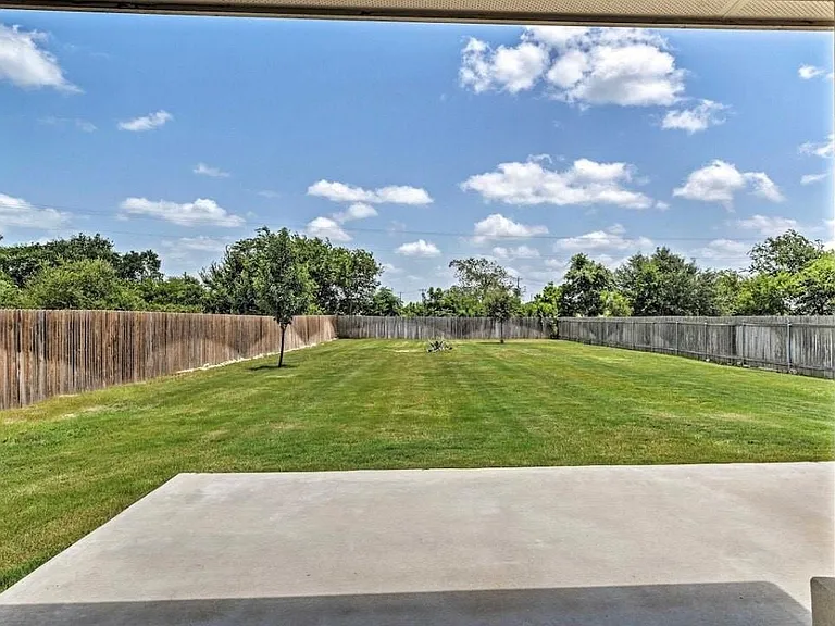 31443 Kingsway Rd — Photo 40