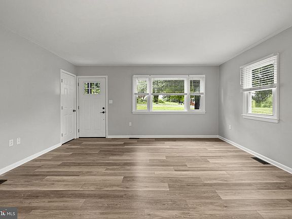 3rd image of 15 Mountain View Rd
