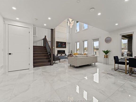 5th image of 3082 Betts Ave