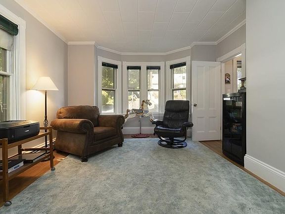5th image of 84 Bartlett St