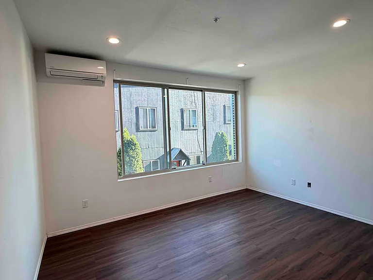 117 N Main Ave #5 — Photo 5