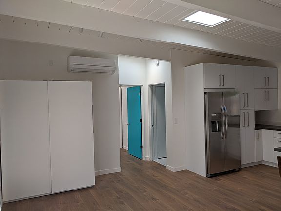 3rd image of 635 Eisenhower Dr #2