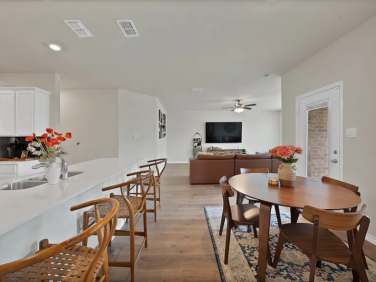 9720 Lariat Dr — Photo 5