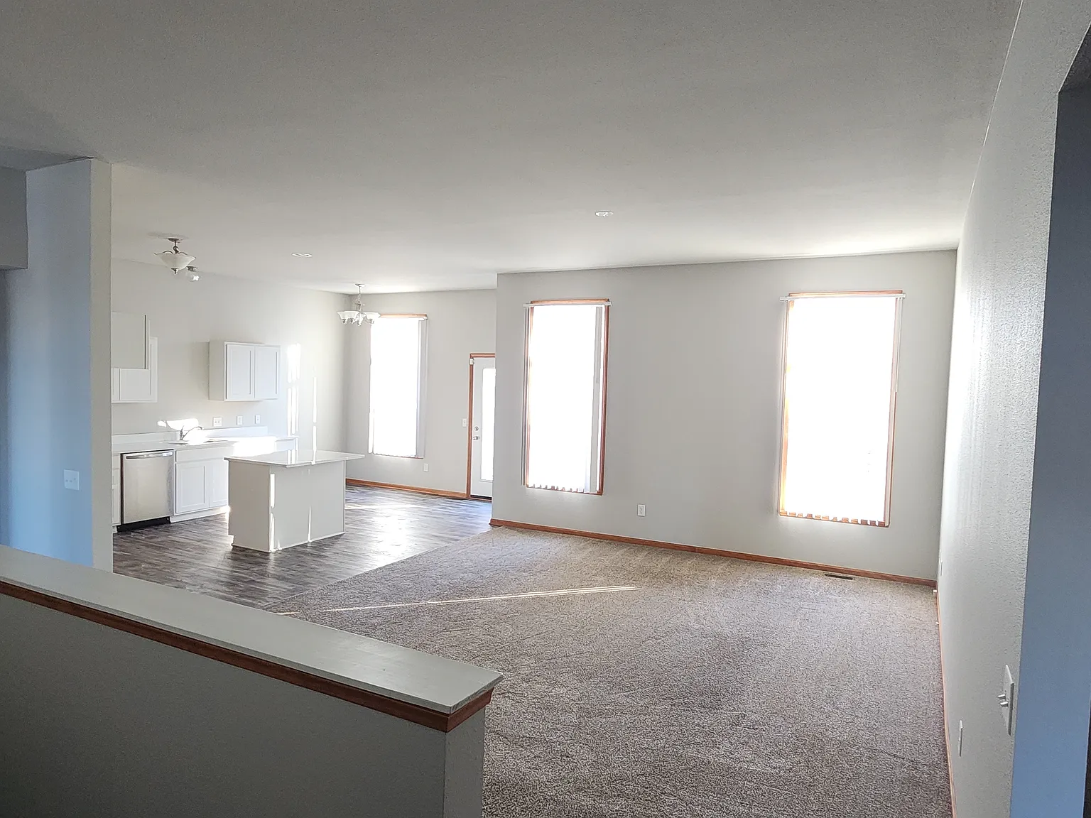 3 bed, 1902 sqft, $2,200 — Photo 3