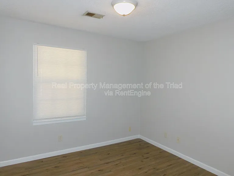 4921 Chaucer Dr — Photo 16